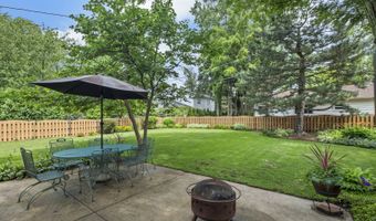 5 S Windsor Dr, Arlington Heights, IL 60004