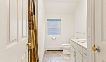 24 Smith St, Lincoln, RI 02865