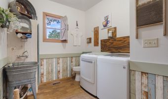 24352 State Hwy Ee, Aurora, MO 65605