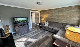 34 Venus Dr, Albany, NY 12211