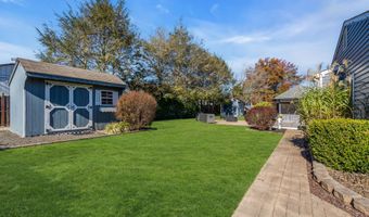 8 Eagle Dr, Bayville, NJ 08721