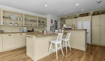 852 Hale St, Beverly, MA 01915