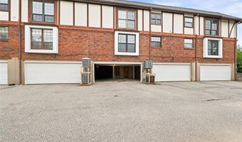 929 Claytonbrook Dr 2, Ballwin, MO 63011