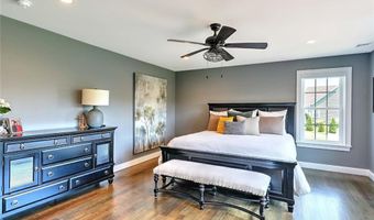 1 W Farm Rd, Smithfield, RI 02917