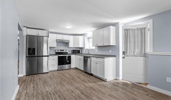 132 Maple Ave, Middletown, RI 02842