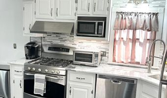 19 CENTER St, Barnegat, NJ 08005