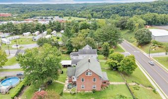 901 Bedford Ave, Altavista, VA 24517