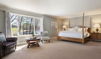 29 Woodland Dr, Avon, CT 06001