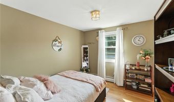 22 Camelot Cir, Johnston, RI 02919