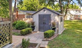 1225 Wissmann Dr, Ballwin, MO 63011
