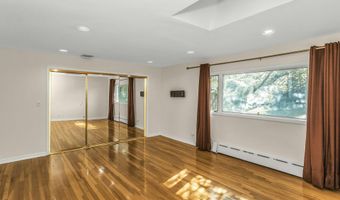 260 Oakridge Ln, Albertson, NY 11507