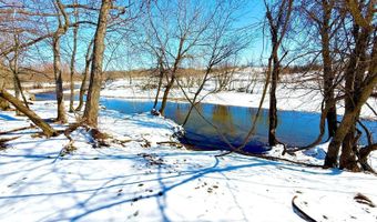 300 Round Up Ln, Bakersfield, MO 65609