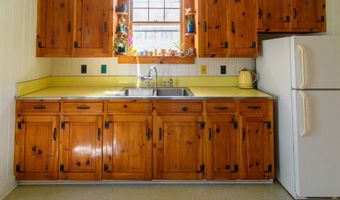117 Oak Grove Ave, Brattleboro, VT 05301