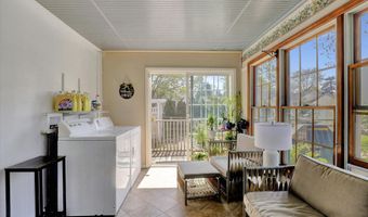 126 9th St, Belford, NJ 07718