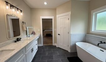 1867 Locust Grove Rd, Batesville, AR 72501