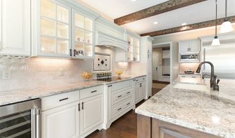 238 Westview Dr, Aurora, OH 44202