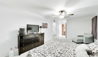 525 Skyline Dr, Algonquin, IL 60102