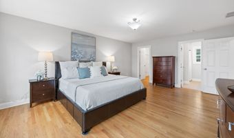 48 Willow St, Cheshire, CT 06410