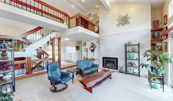 563 E Acadia Pt, Aurora, OH 44202