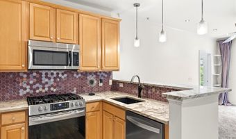 15612 EVERGLADE Ln 404, Bowie, MD 20716