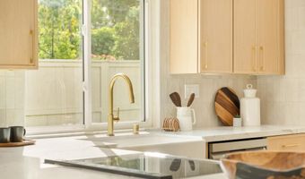 6759 Paseo Del Vis, Carlsbad, CA 92009