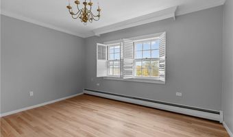 553 Bellevue Ave 14, Newport, RI 02840