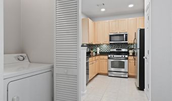 2465 ARMY NAVY Dr 1-203, Arlington, VA 22206