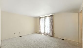 405 Hilltop Dr, Angola, IN 46703