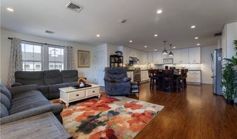 14 Clinton Ave 3, Jamestown, RI 02835
