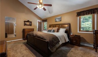 8 Robin Dr, North Kingstown, RI 02852