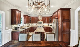45 White Oak Ln, Aberdeen, NJ 07747