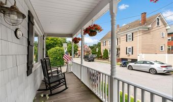 8 Lincoln Ave, Bristol, RI 02809