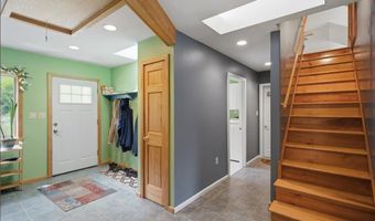 405 Old W Rd, Arlington, VT 05250