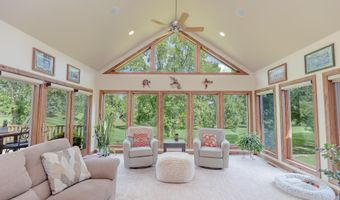 932 Emerald Pines Dr, Arnolds Park, IA 51331