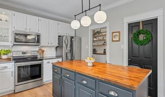 1716 Timber Ridge Estates Dr, Ballwin, MO 63011