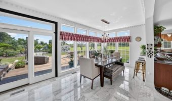 3 Surrey Way, Alexandria Twp., NJ 08867