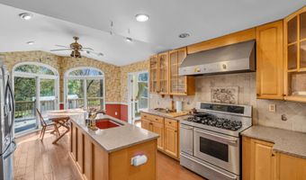 42 Crest Dr, Basking Ridge, NJ 07920