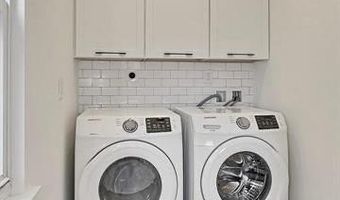 2501 CREST St, Alexandria, VA 22302