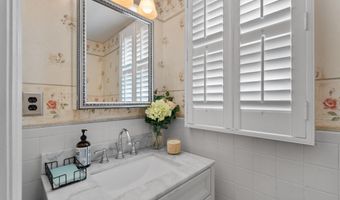 27 E 34TH St, Bayonne, NJ 07002