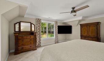 10 Lilac Ct, Bedford, NH 03110