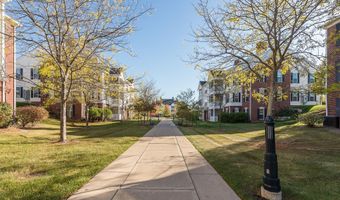 922 W Summerfield Glen Cir, Ann Arbor, MI 48103