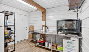 33 W Olive St, Aurora, MO 65605