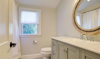 18 Sylvan Ter, Newport, RI 02840
