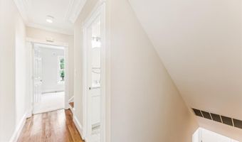 973 POWHATAN St, Alexandria, VA 22314