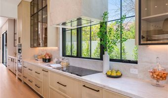 16711 Moorpark St, Encino, CA 91436