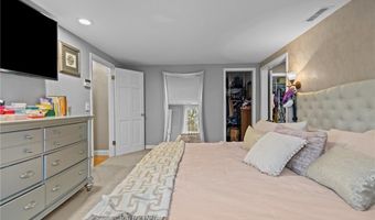 152 Glen Hills Dr, Cranston, RI 02920