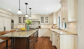 2 Knollwood Ln, Darien, CT 06820