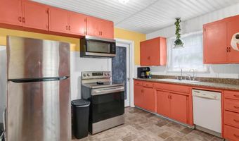 421 W College St, Aurora, MO 65605