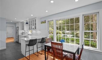 30 Stone Ridge Dr, East Greenwich, RI 02818