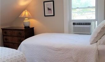 19 Stockholm St, Newport, RI 02840
